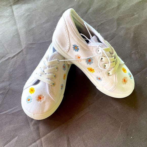 Capelli, White, Canvas, Flower Design, Shoes, Size 7 - Picture 1 of 7